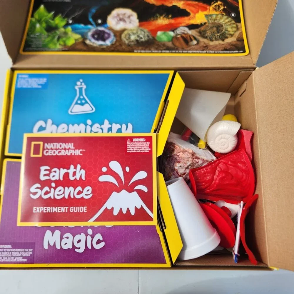 NATIONAL GEOGRAPHIC Mega Science Lab Kit 75 Experiments Chemistry STEM Earth sci